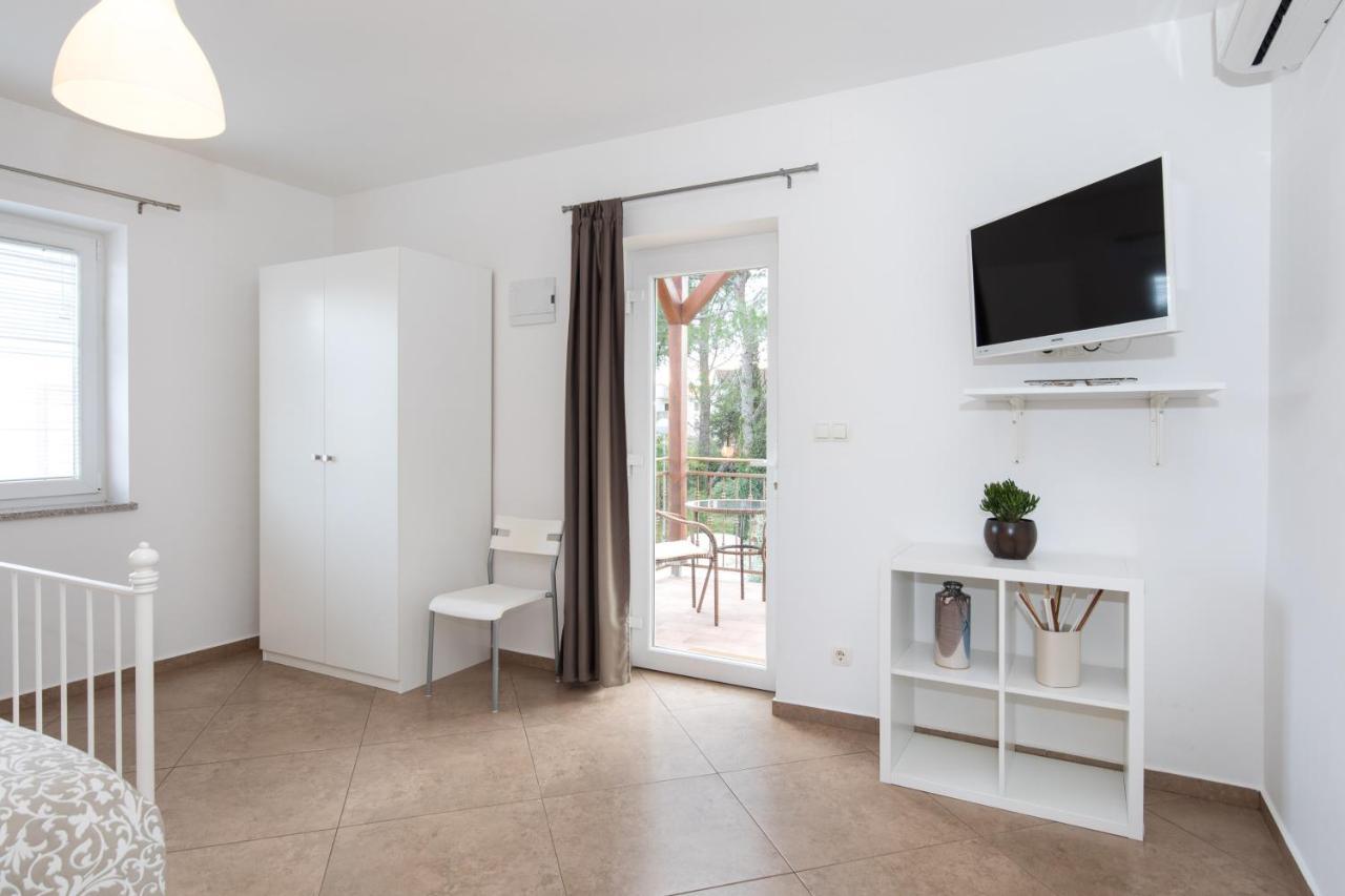 Apartmani Laura Krk Krk Town Eksteriør bilde