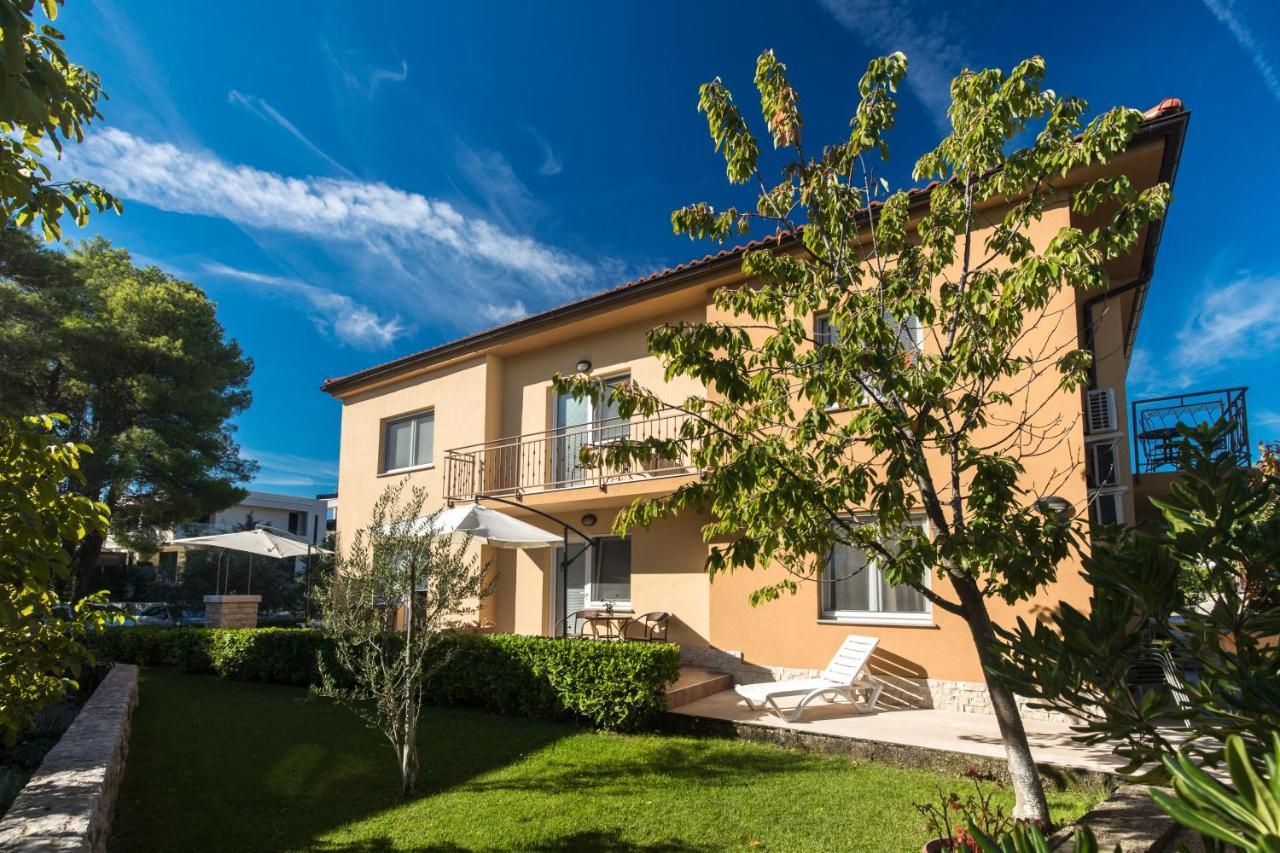 Apartmani Laura Krk Krk Town Eksteriør bilde