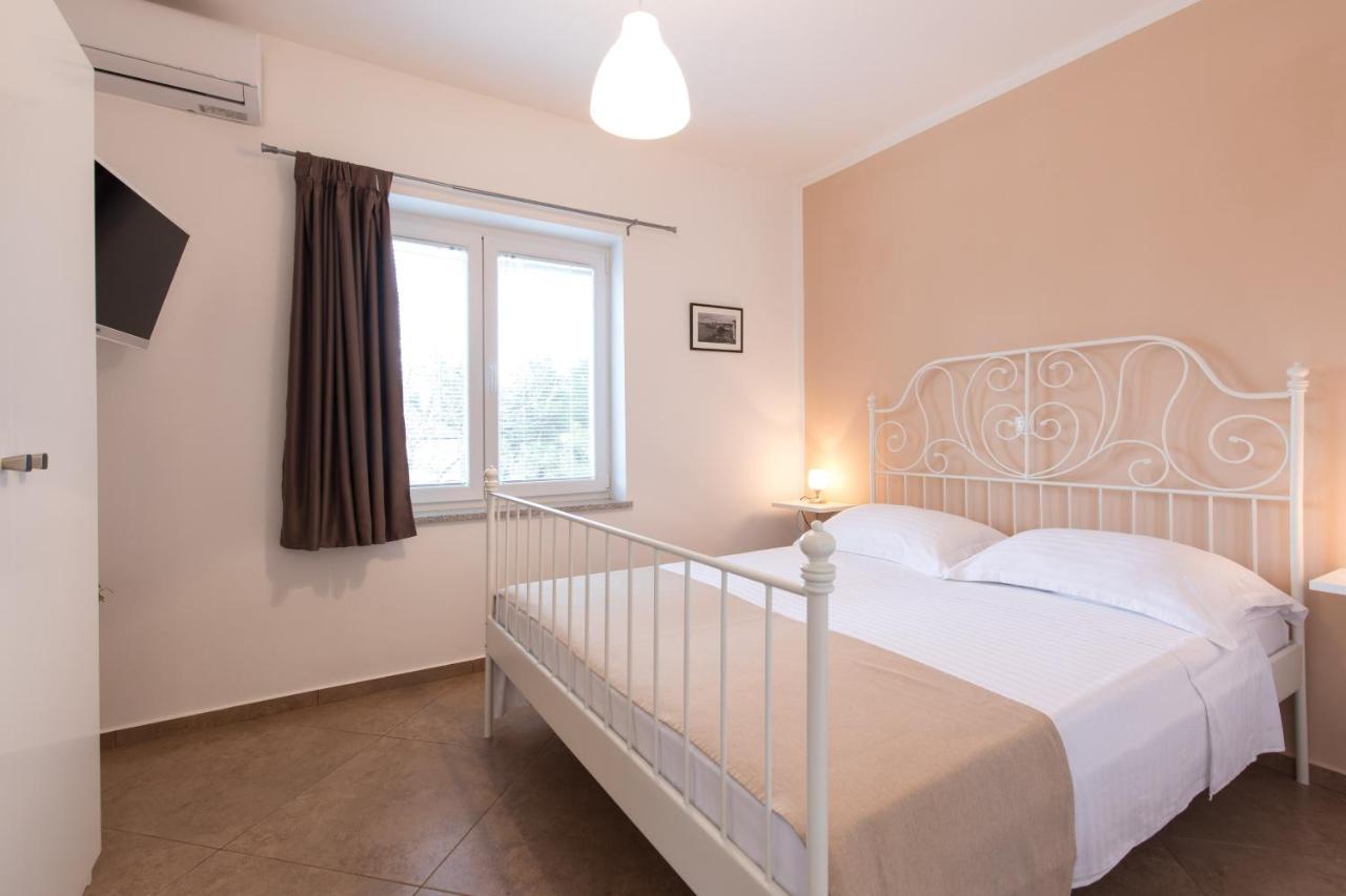 Apartmani Laura Krk Krk Town Eksteriør bilde