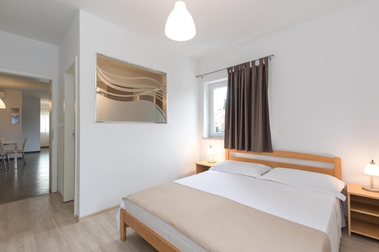 Apartmani Laura Krk Krk Town Eksteriør bilde