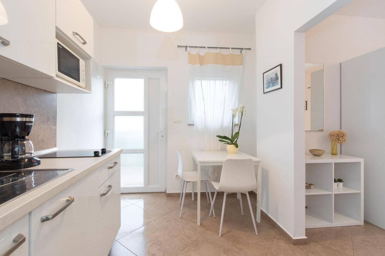 Apartmani Laura Krk Krk Town Eksteriør bilde