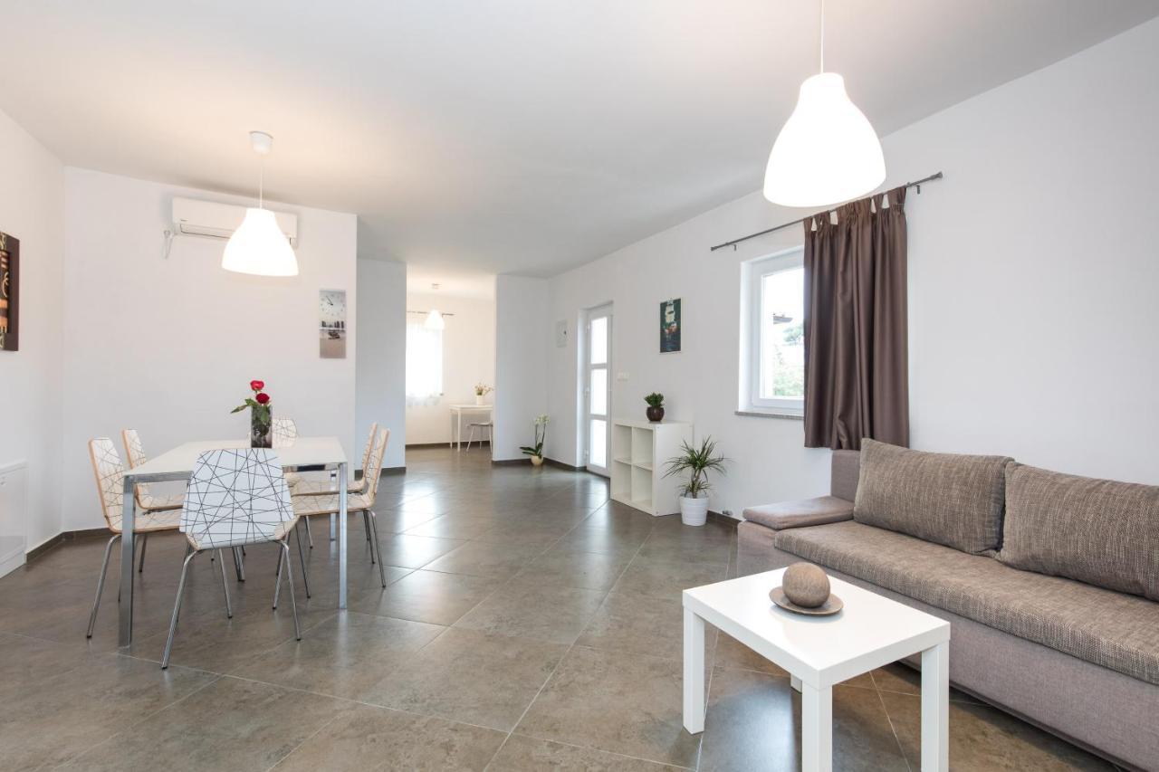 Apartmani Laura Krk Krk Town Eksteriør bilde
