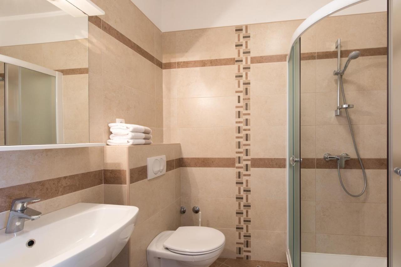 Apartmani Laura Krk Krk Town Eksteriør bilde