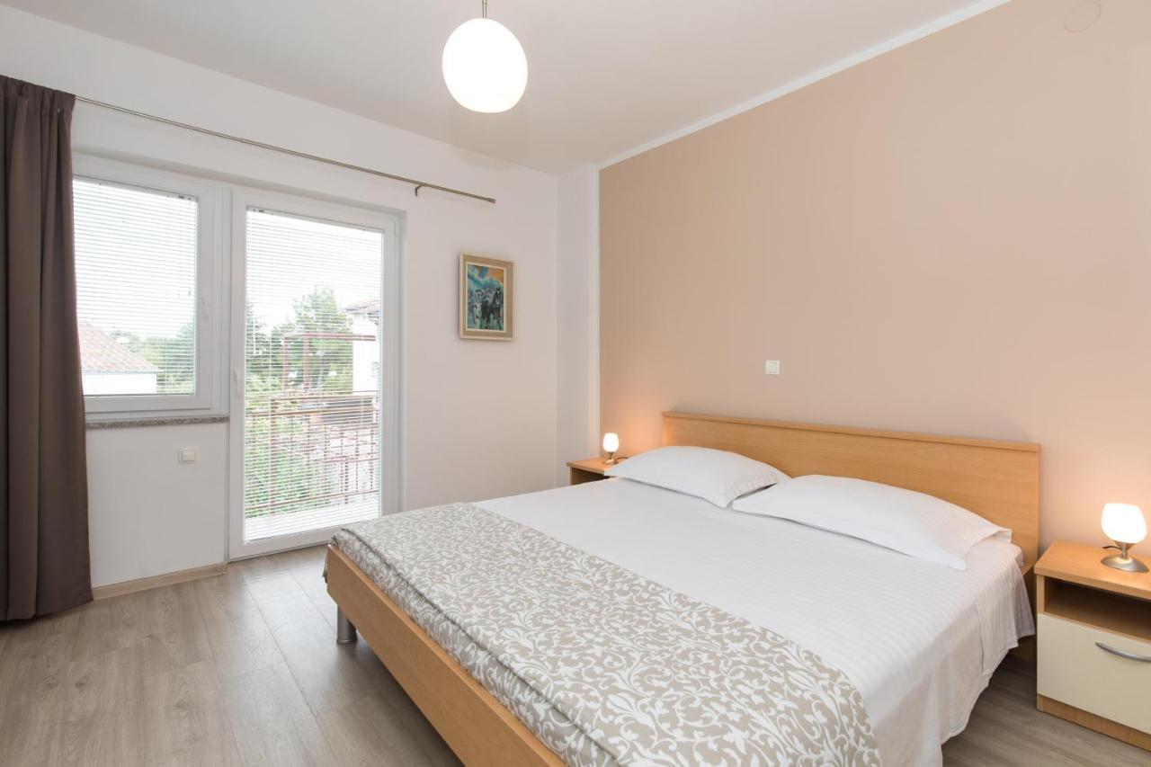Apartmani Laura Krk Krk Town Eksteriør bilde