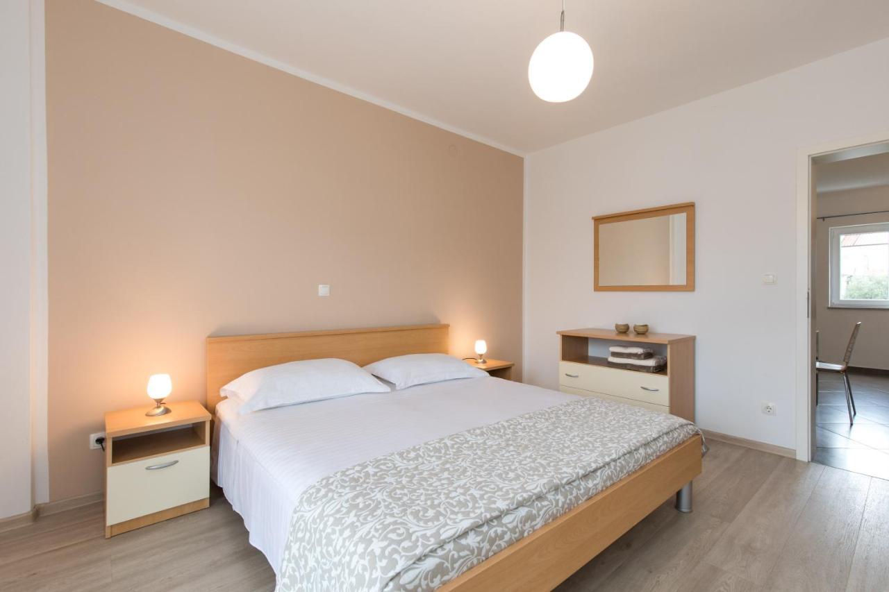 Apartmani Laura Krk Krk Town Eksteriør bilde