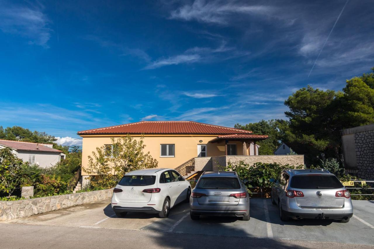 Apartmani Laura Krk Krk Town Eksteriør bilde