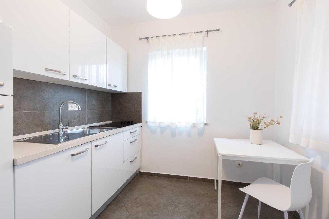 Apartmani Laura Krk Krk Town Eksteriør bilde